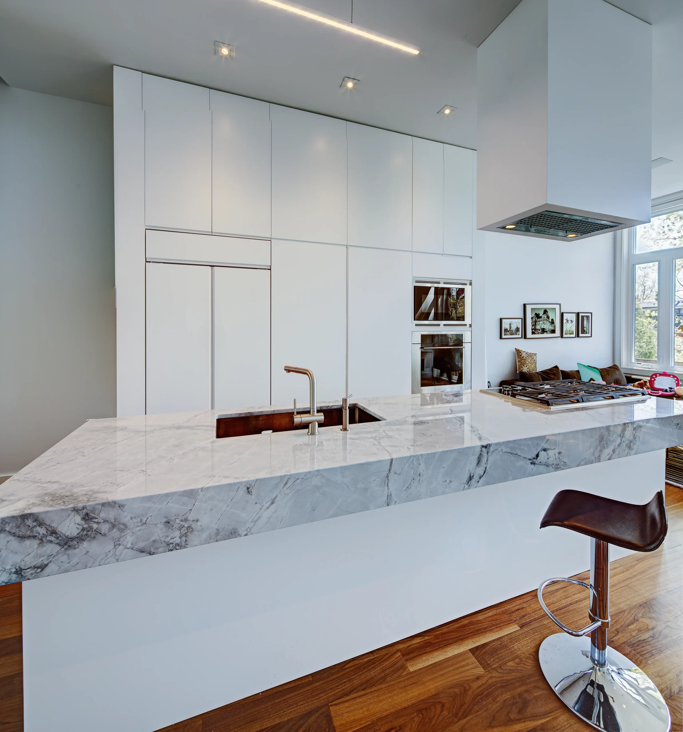 Lytton — White Handleless Kitchen